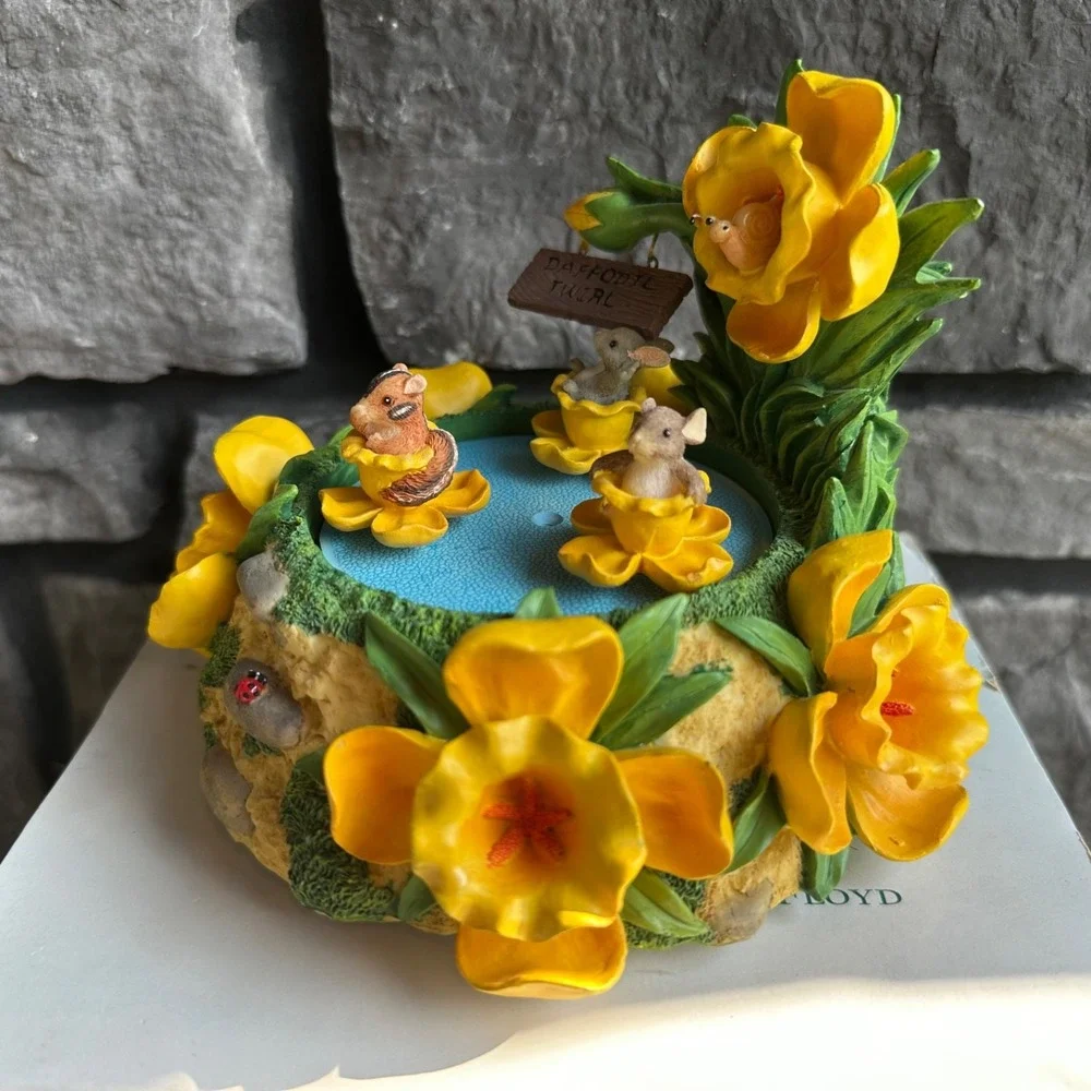 Fitz and Floyd Teeny Tiny Tails Music Box Daffodil Twirl Cottage Grandmacore EUC